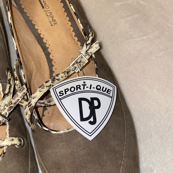 Donald J Pliner Brown Suede Low Heel Shoe - Picture 7 of 8